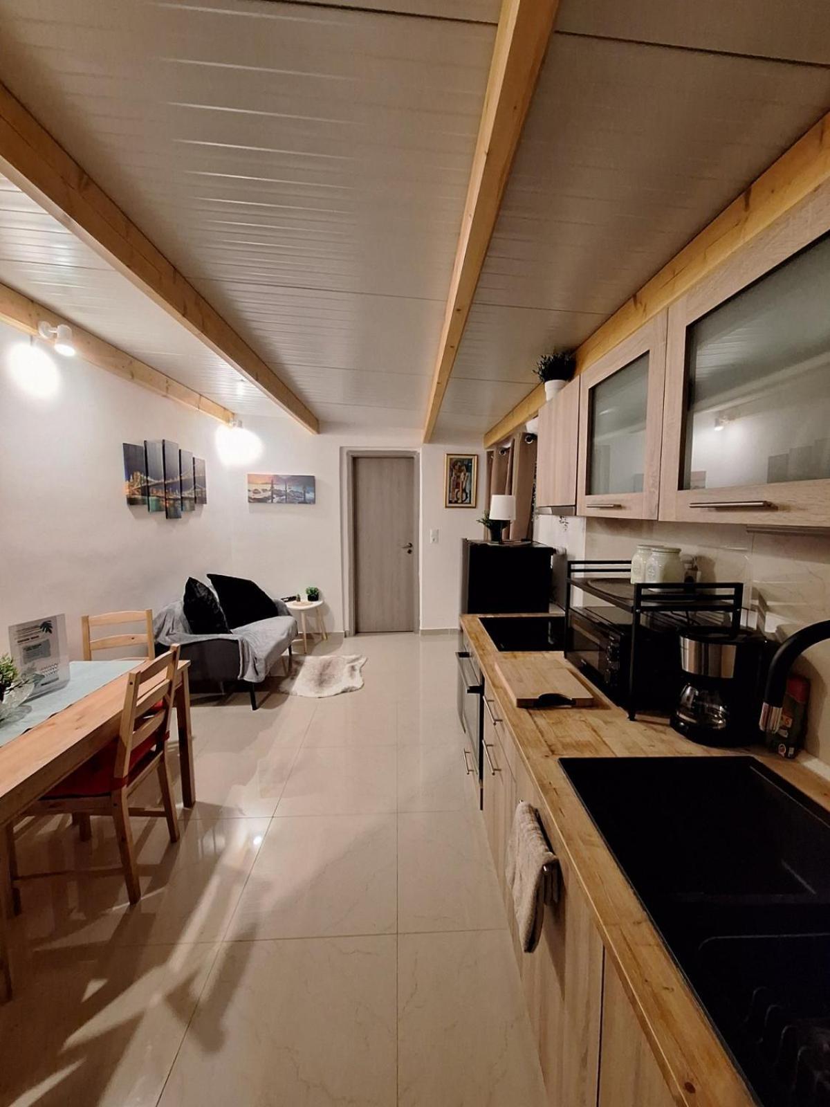 Ferienwohnung Johnson House Rafína Zimmer foto